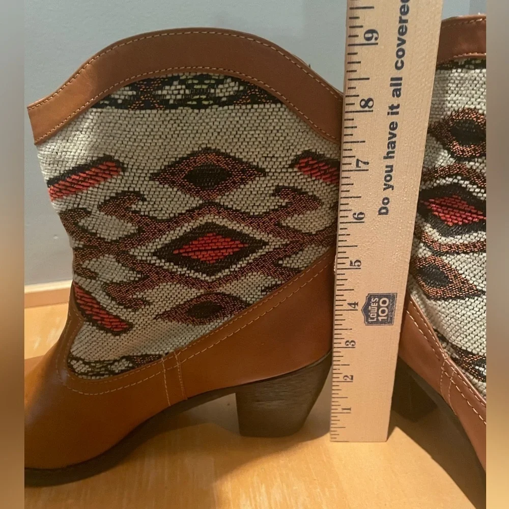 Wanted Women’s Western Kilim Boots Size 10 – Tan Faux Leather & Woven
